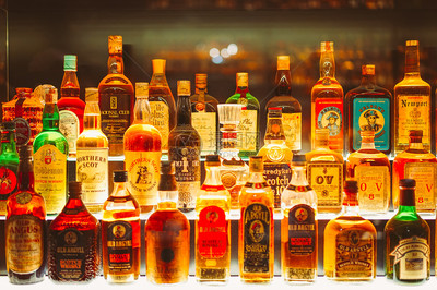 酒柜里的酒圖片素材_免費(fèi)下載_jpg圖片格式_VRF高清圖片500900663_攝圖網(wǎng)